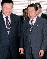 Mori talks with Hashimoto
